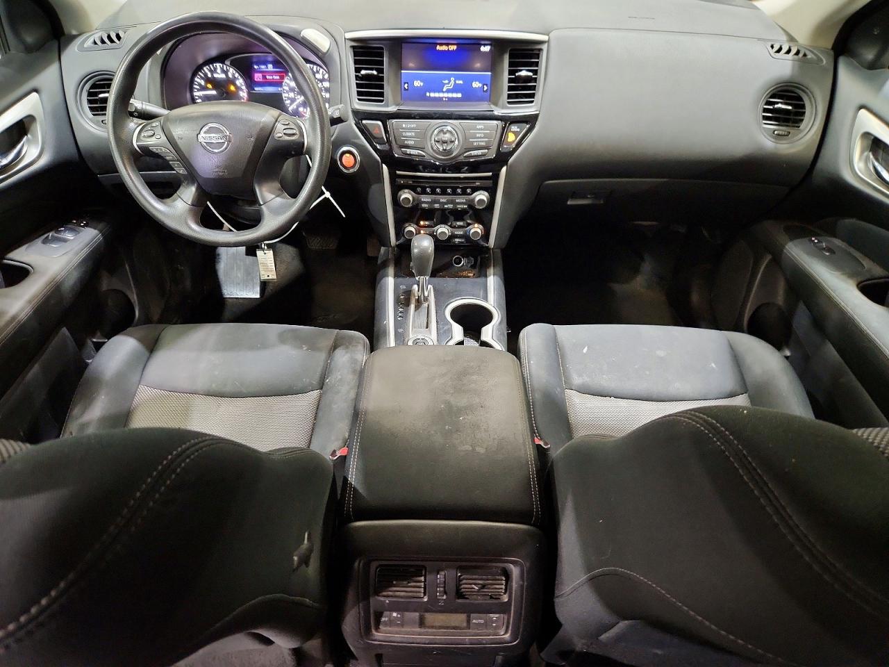 Nissan Pathfinder S
