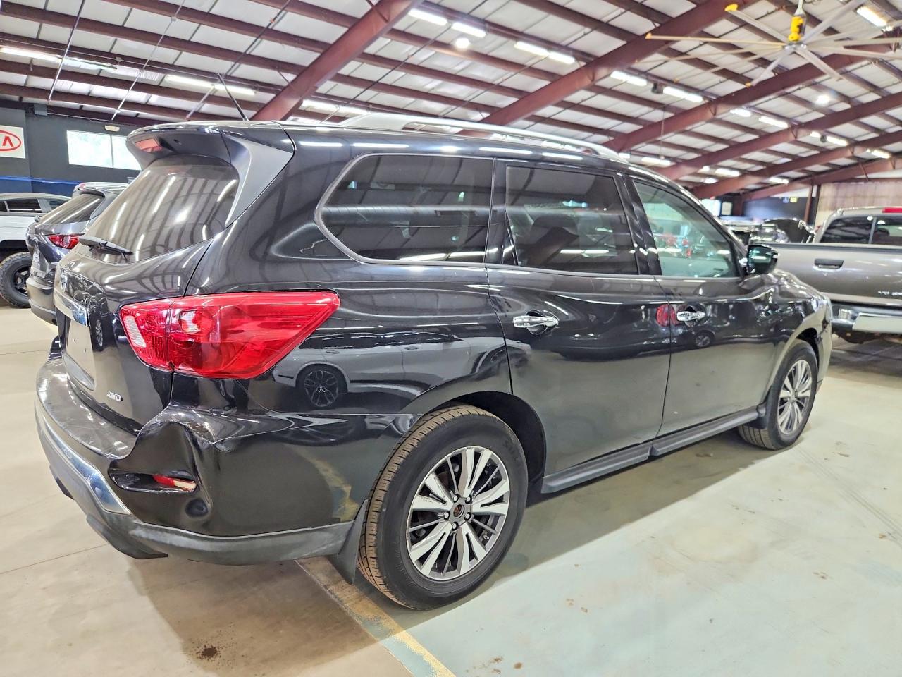 Nissan Pathfinder S