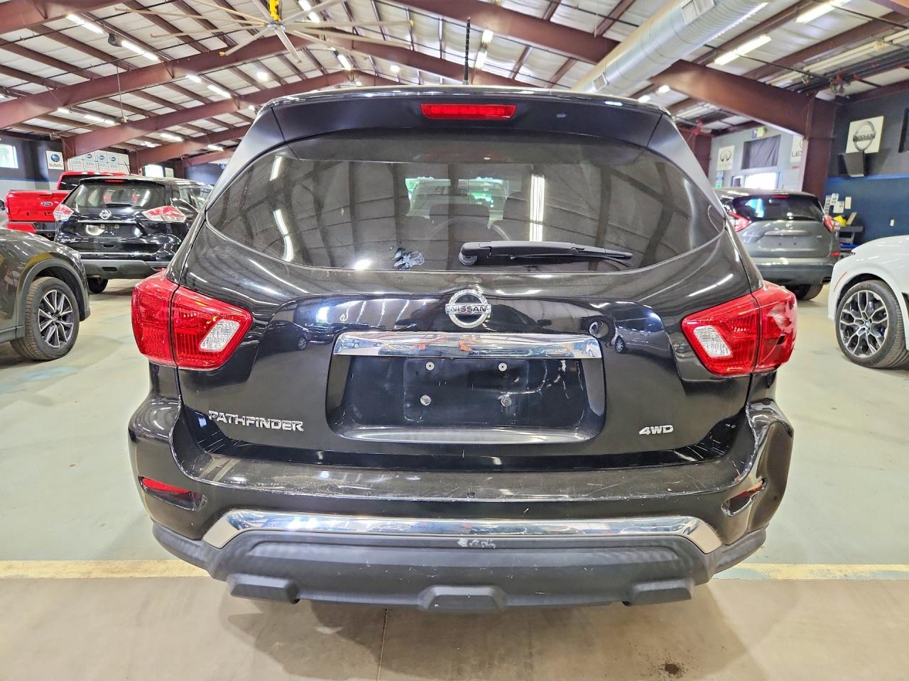 Nissan Pathfinder S