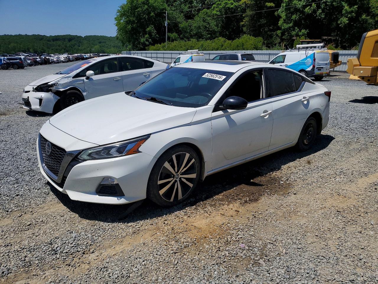 Salvage Nissan Altima Image
