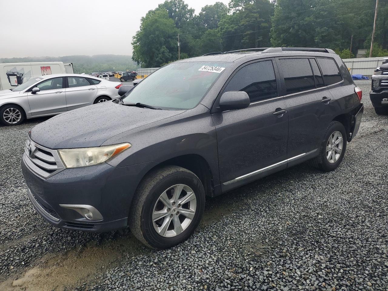 Salvage Toyota Highlander Image
