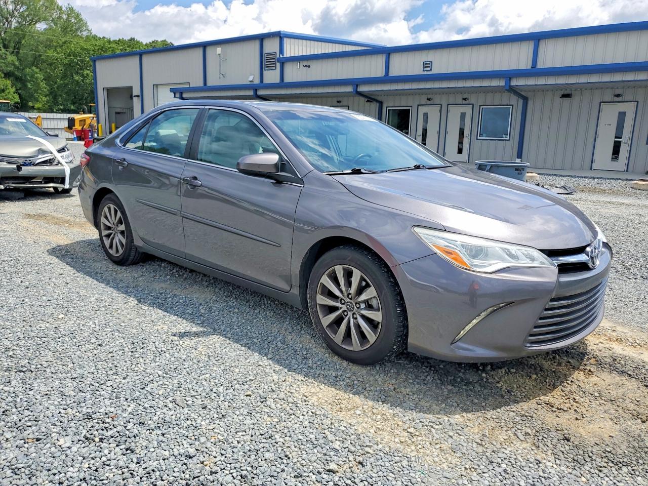Toyota Camry Xle V6