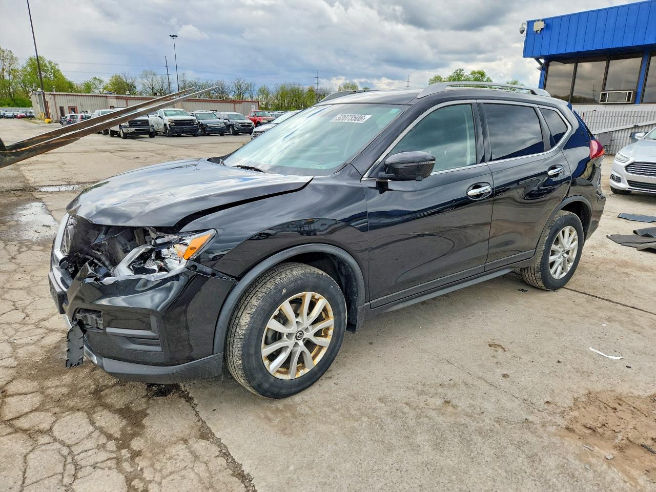 Salvage Nissan Rogue Image