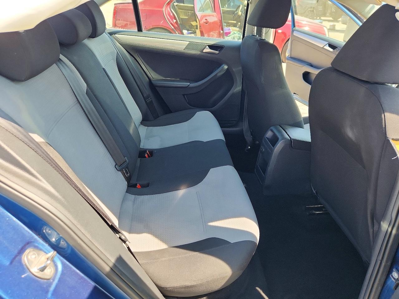Volkswagen Jetta S