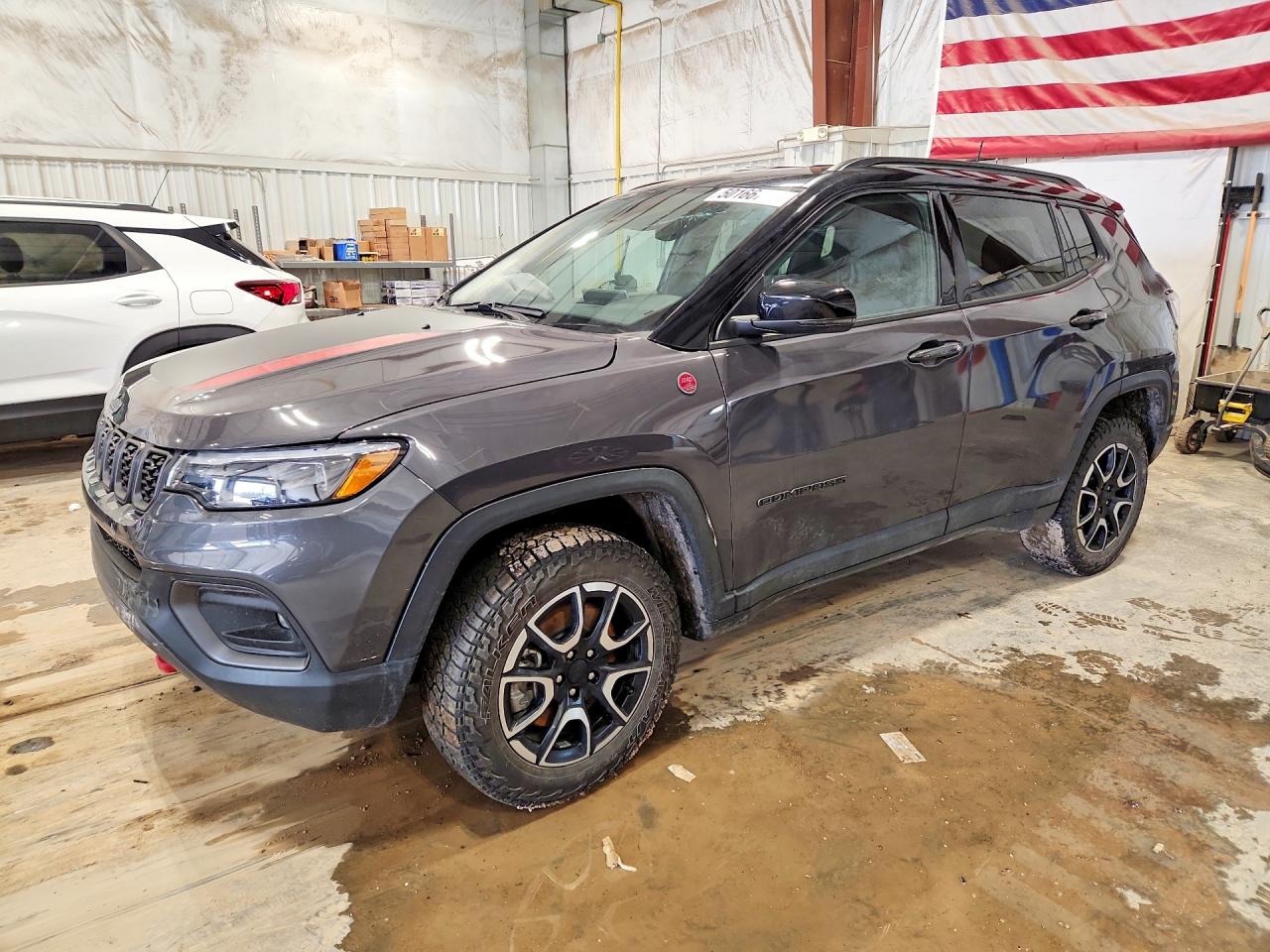 Salvage Jeep Compass Image