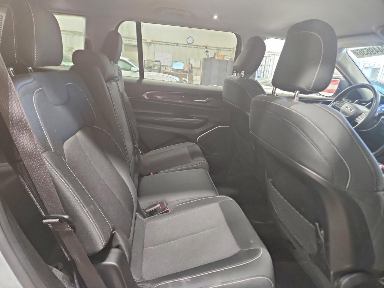 Jeep Cherokee L Laredo