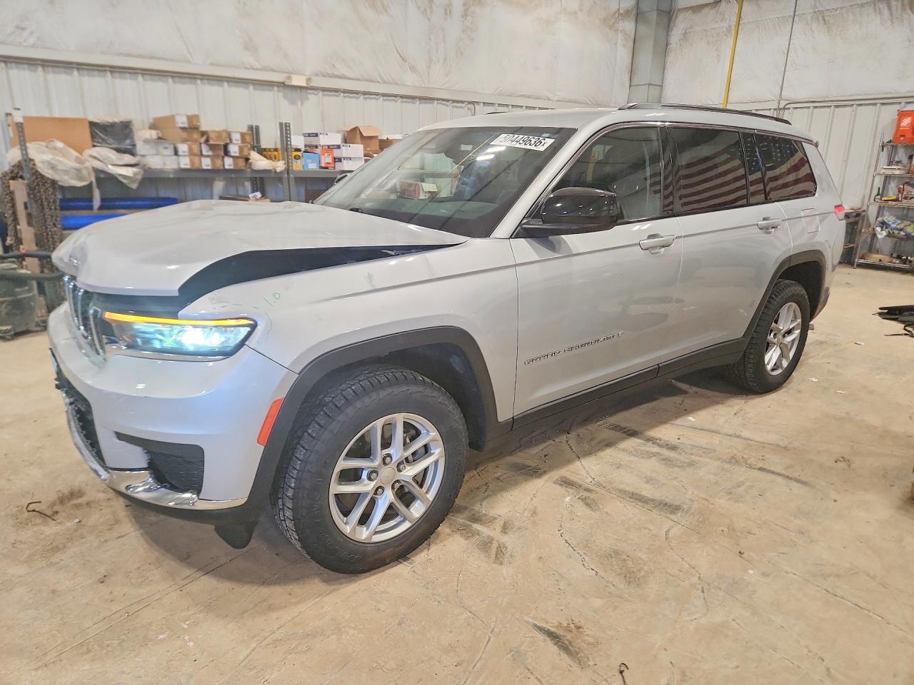 Salvage Jeep Cherokee Image