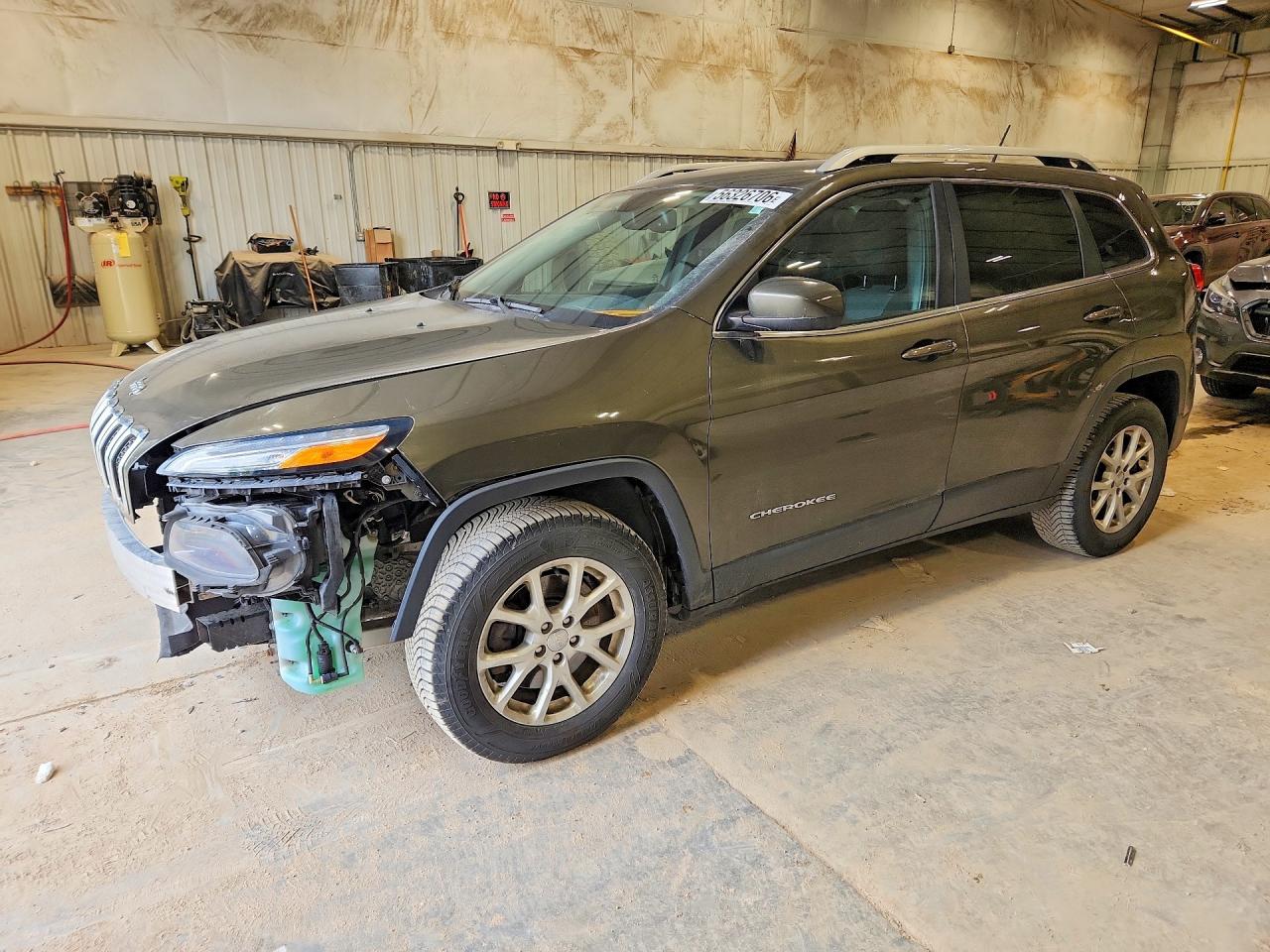 Salvage Jeep Cherokee Image