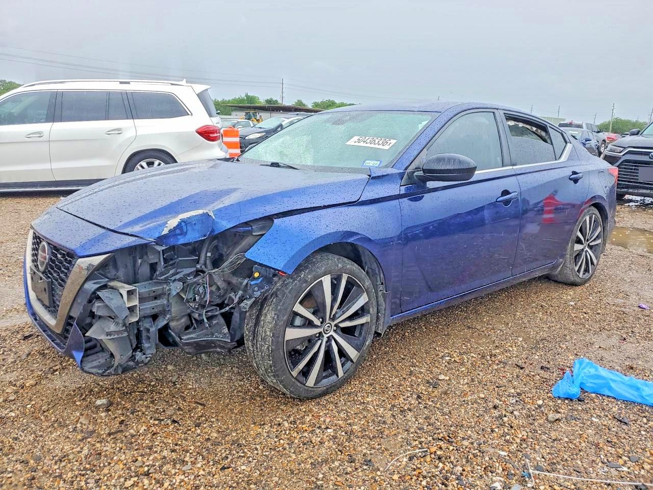 Salvage Nissan Altima Image