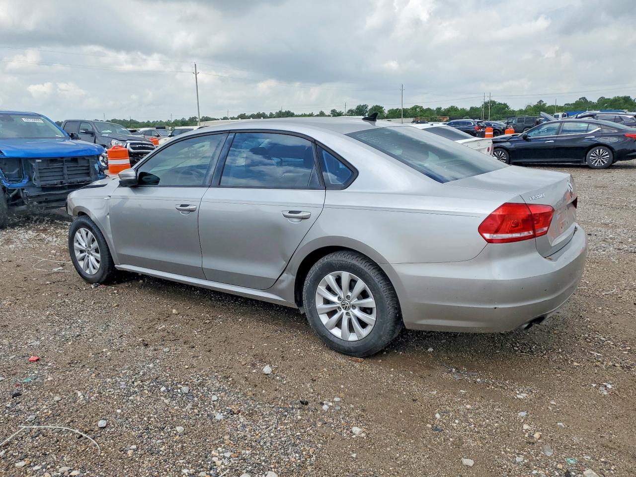 Volkswagen Passat S