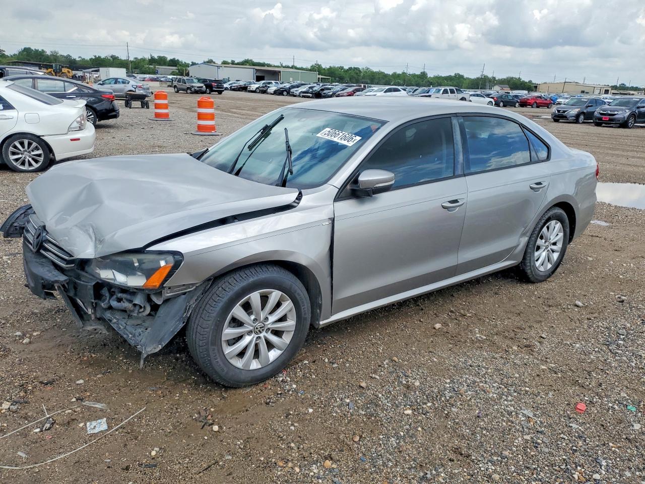 Salvage Volkswagen Passat Image