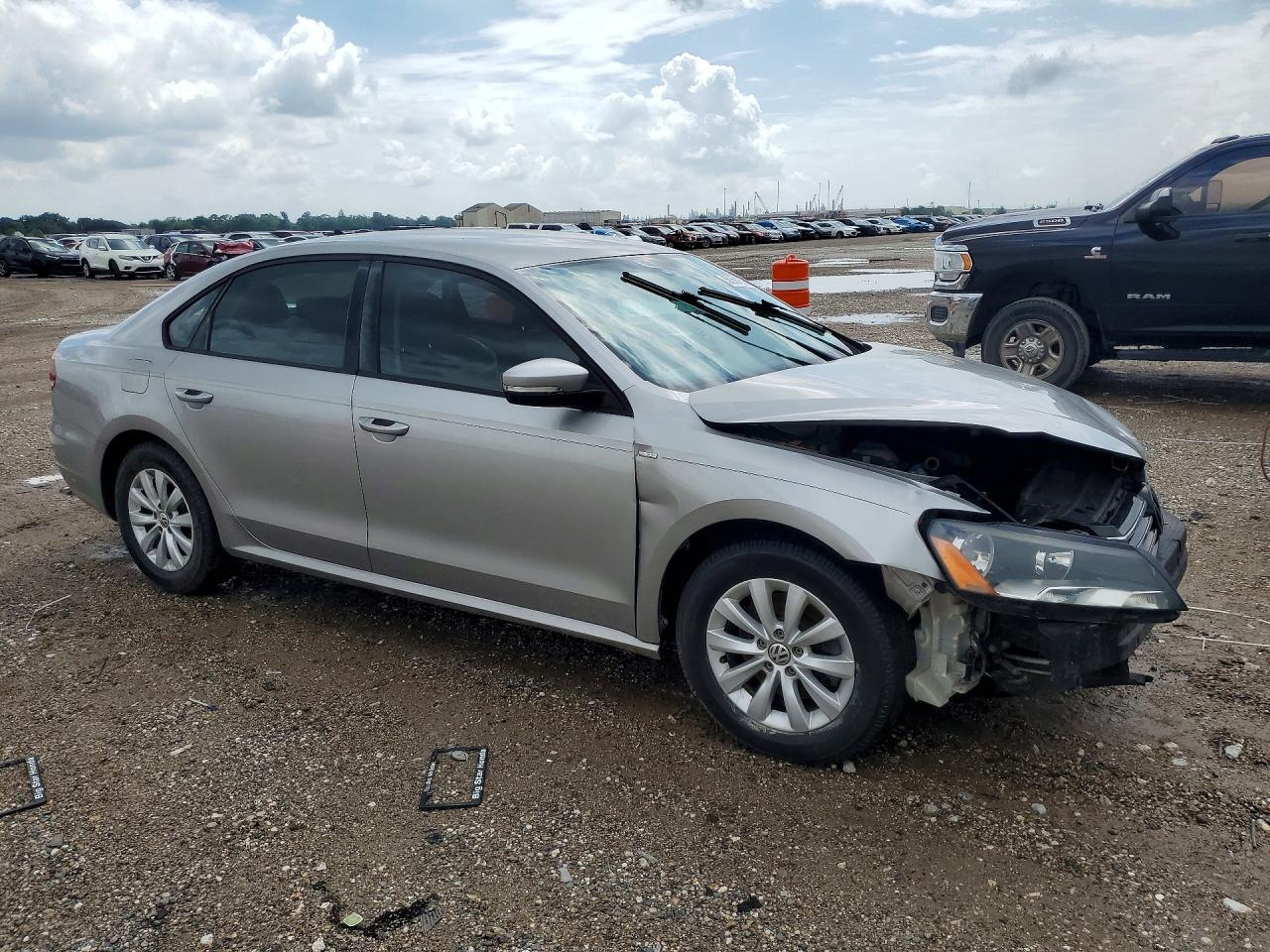 Volkswagen Passat S