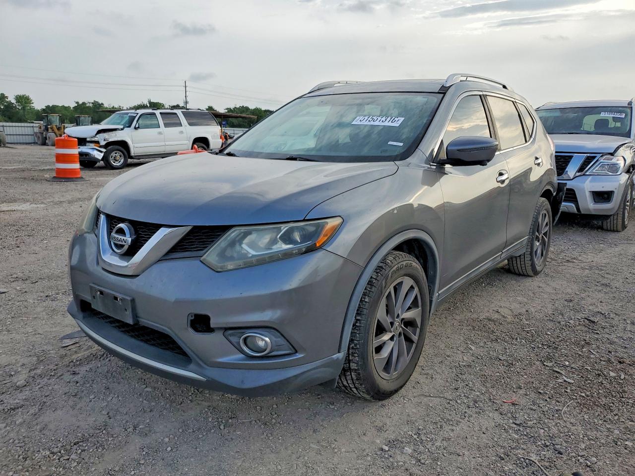 Salvage Nissan Rogue Image
