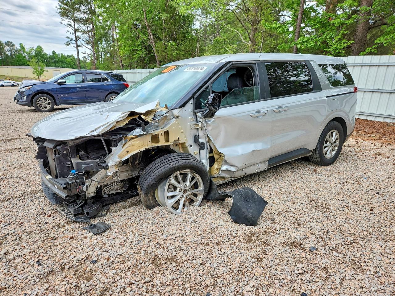 Salvage Kia Carnival Image