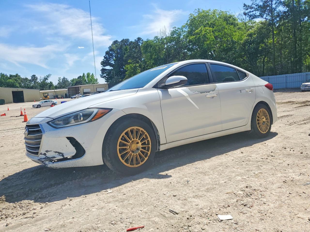 Salvage Hyundai ELANTRA Image
