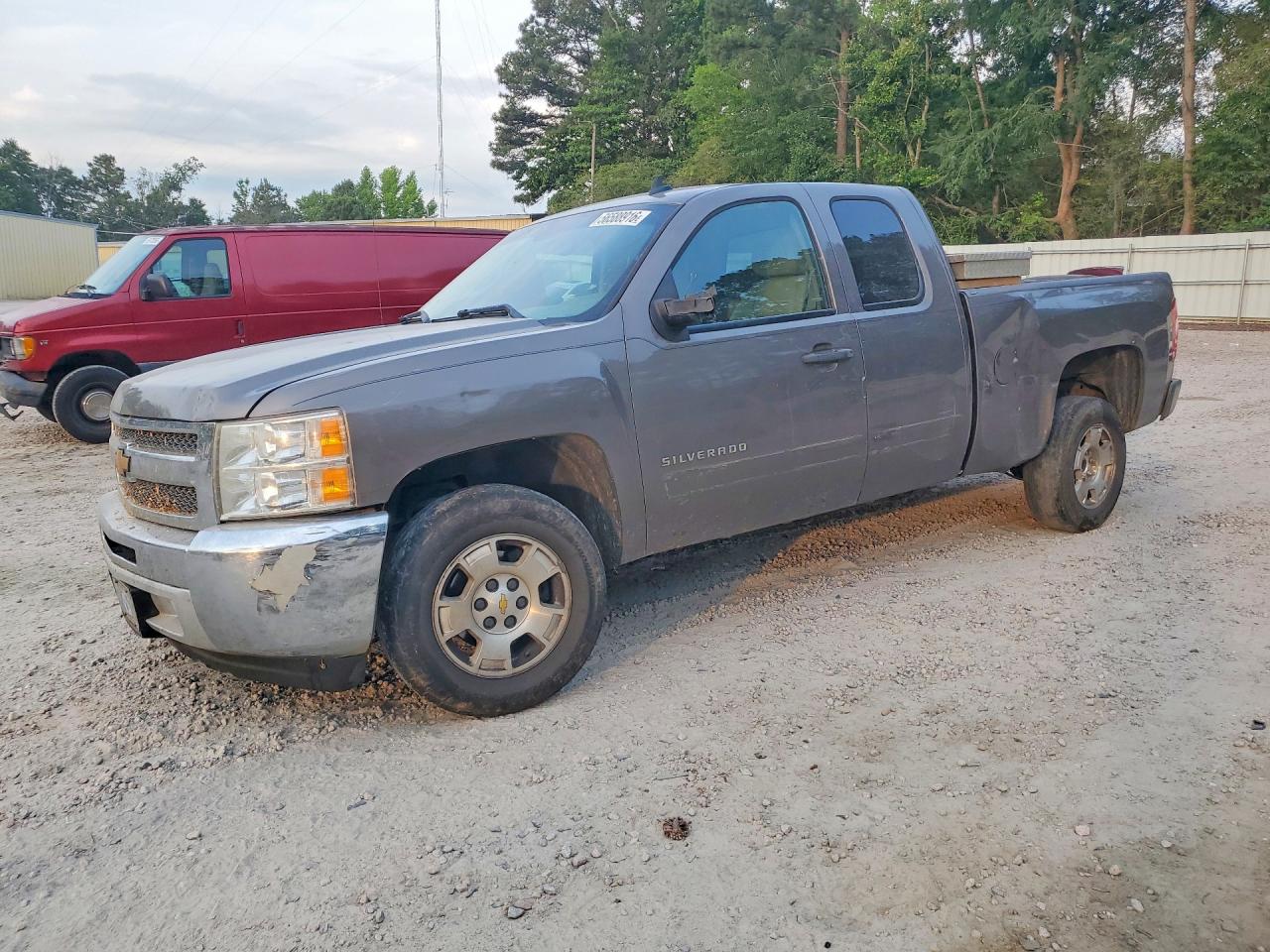 Salvage Chevrolet Silverado Image