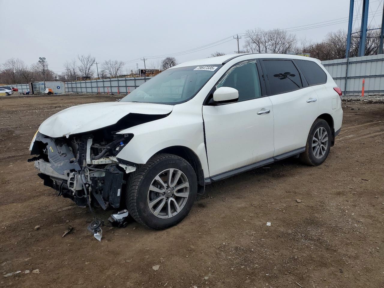Salvage Nissan Pathfinder Image