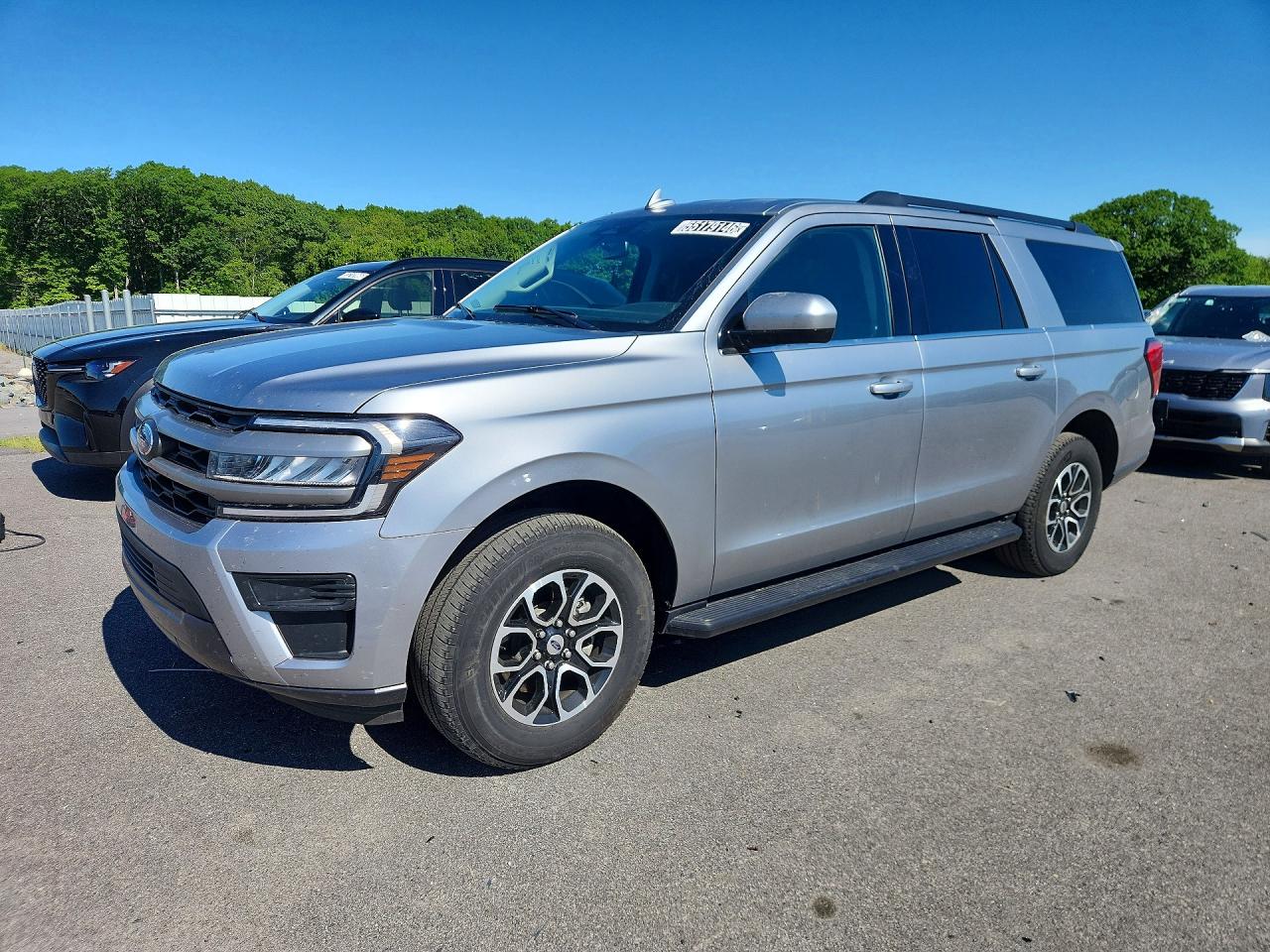 Salvage Ford Expedition Image
