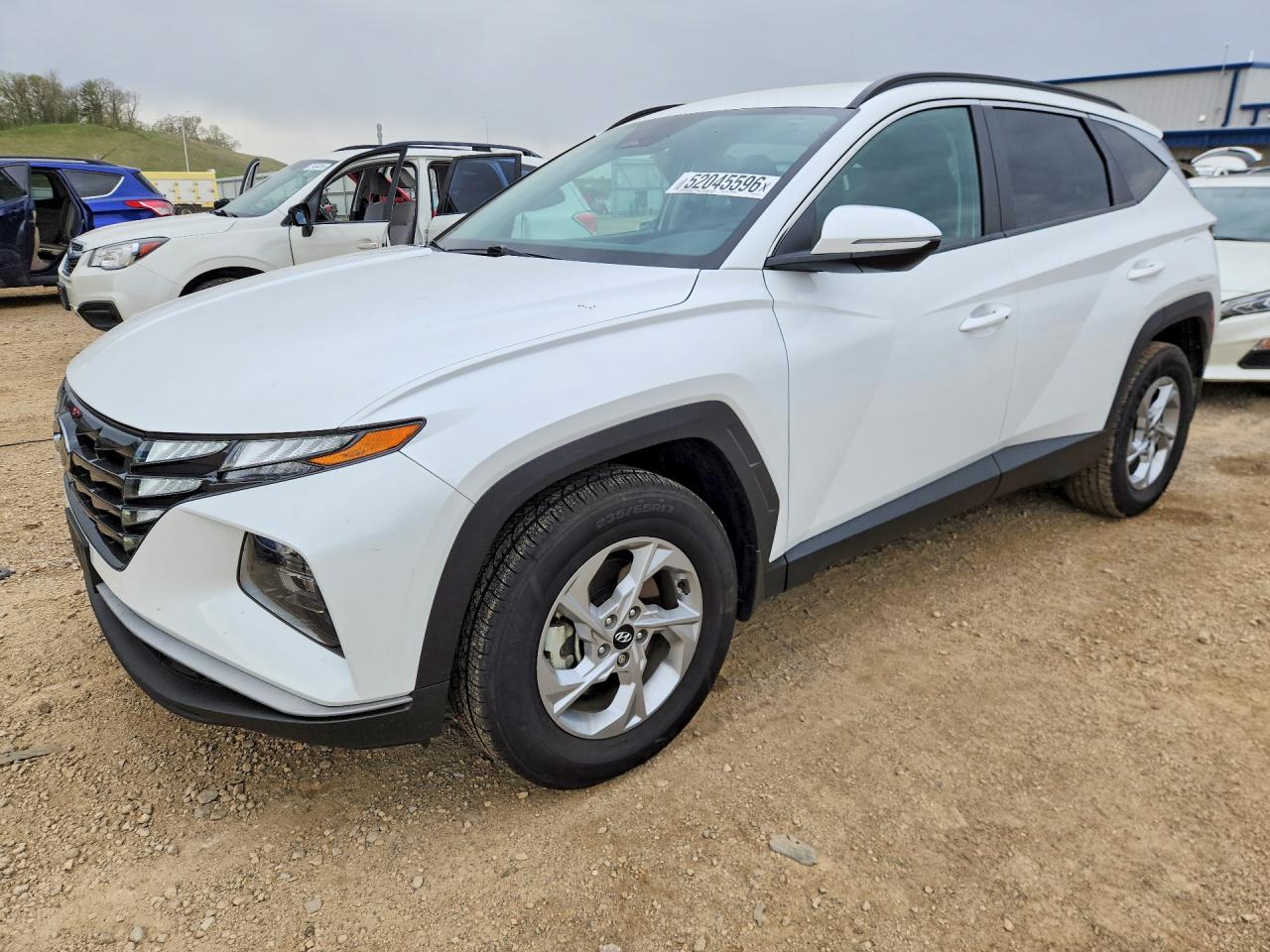 Salvage Hyundai TUCSON Image