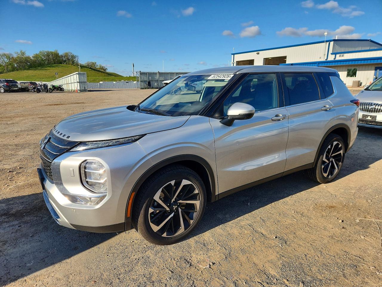 Salvage Mitsubishi Outlander Image