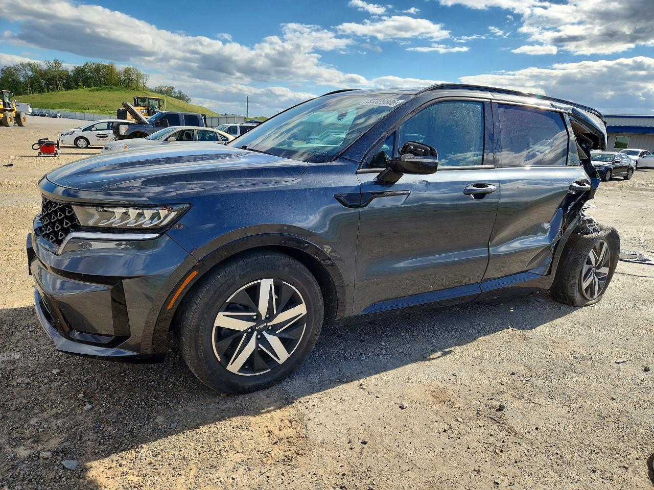 Salvage Kia Sorento Image