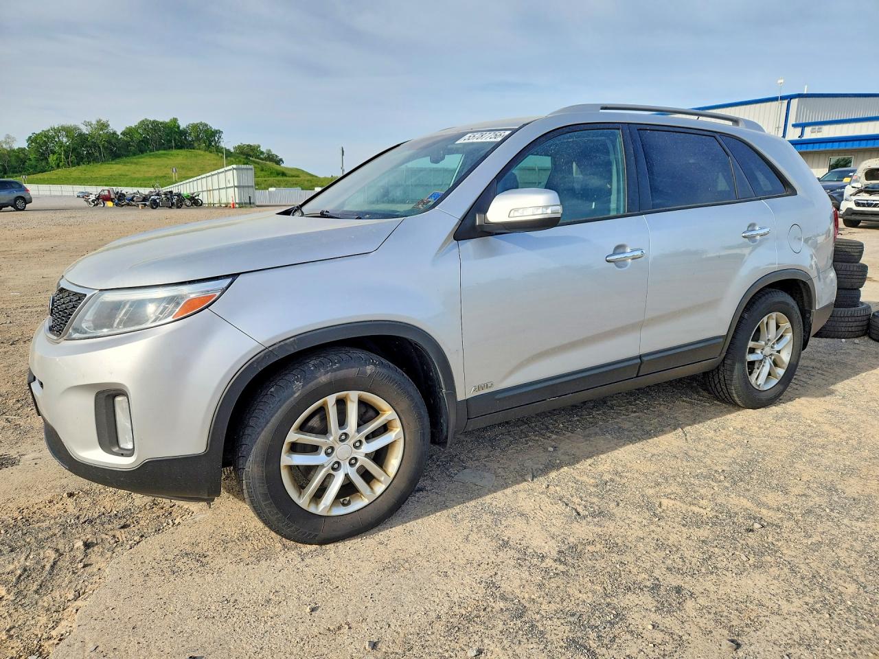 Salvage Kia Sorento Image