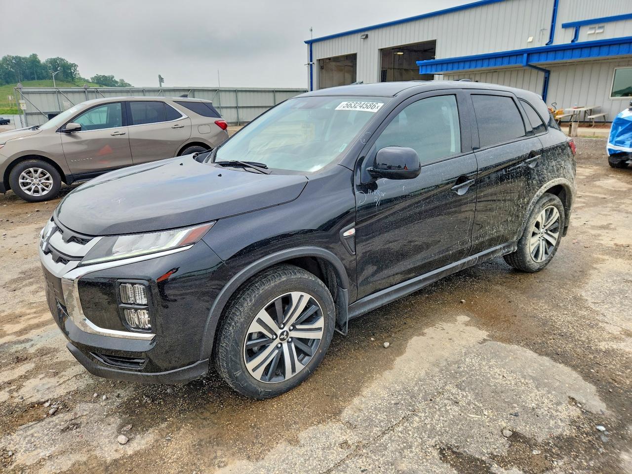 Salvage Mitsubishi Outlander Image