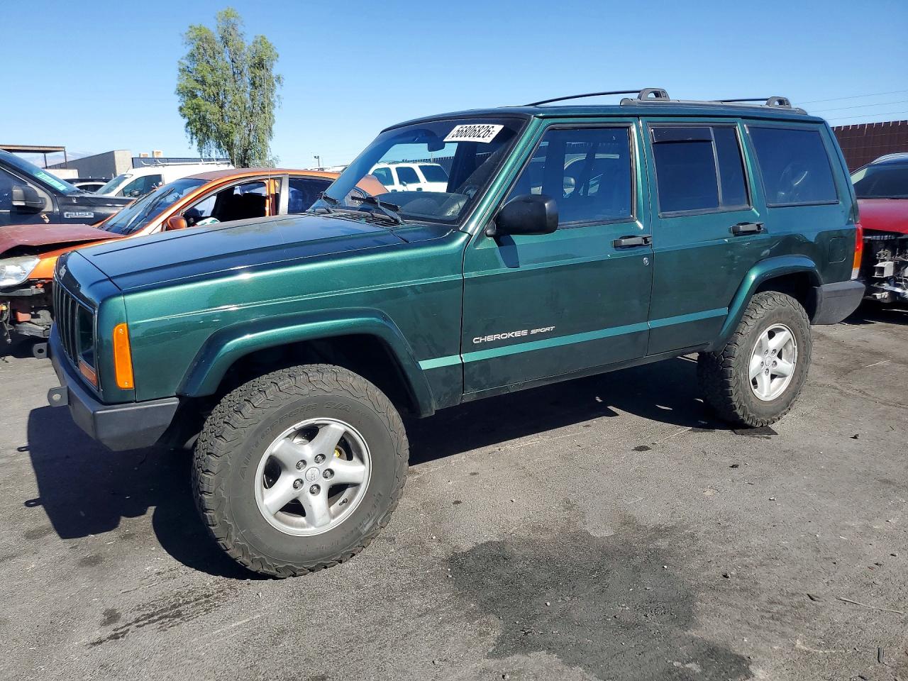 Salvage Jeep Cherokee Image