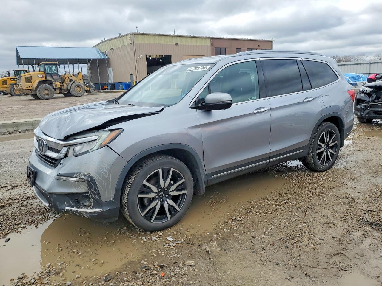 Salvage Honda Pilot Image
