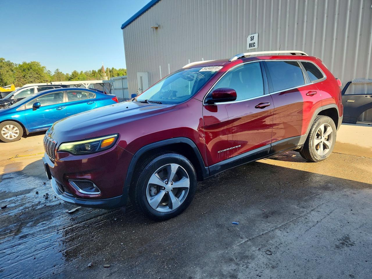 Salvage Jeep Cherokee Image