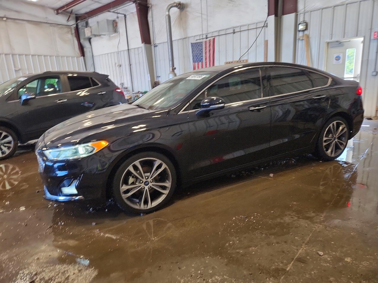 Salvage Ford Fusion Image