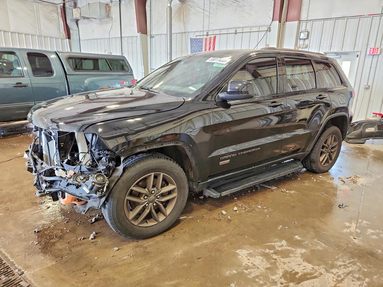 Salvage Jeep Cherokee Image
