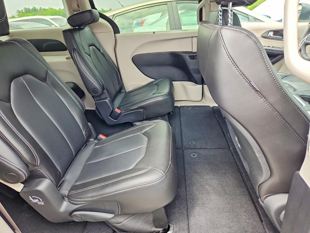 Chrysler Pacifica Touring L