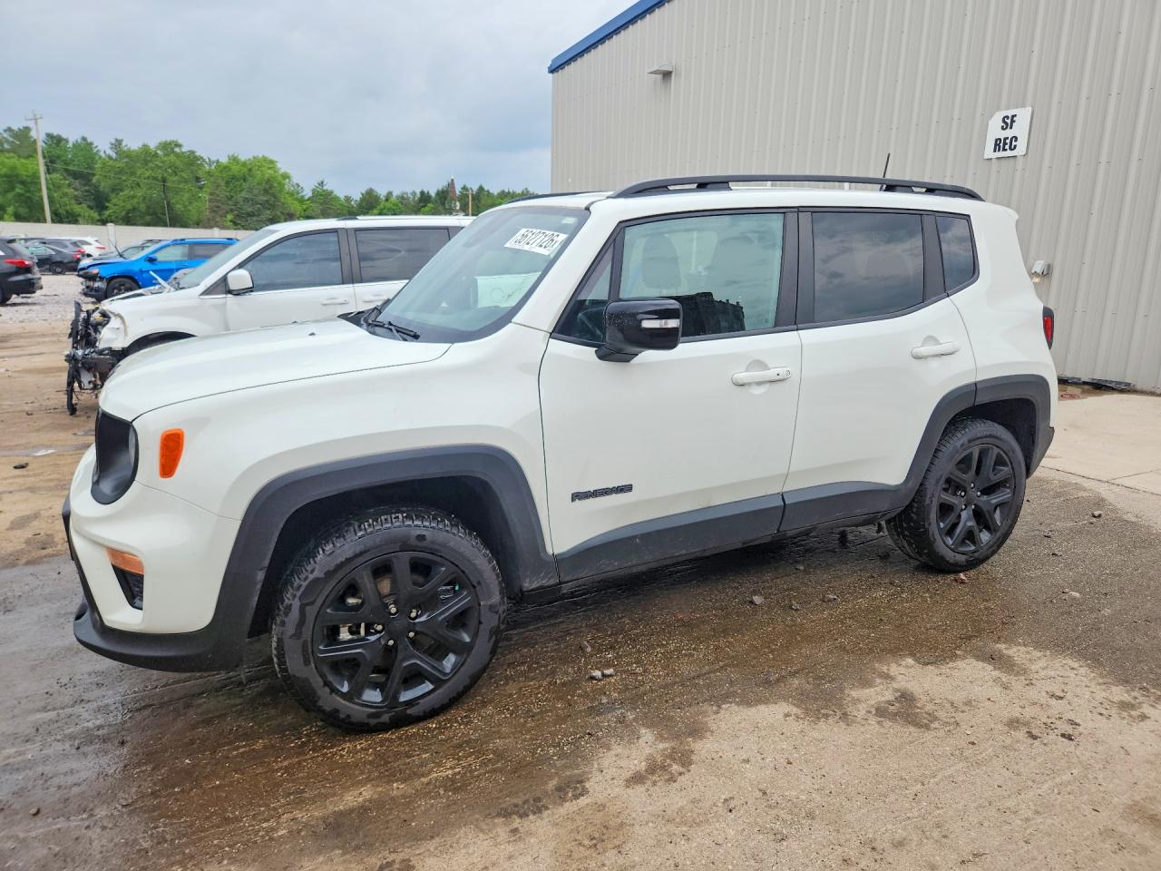 Salvage Jeep Renegade Image
