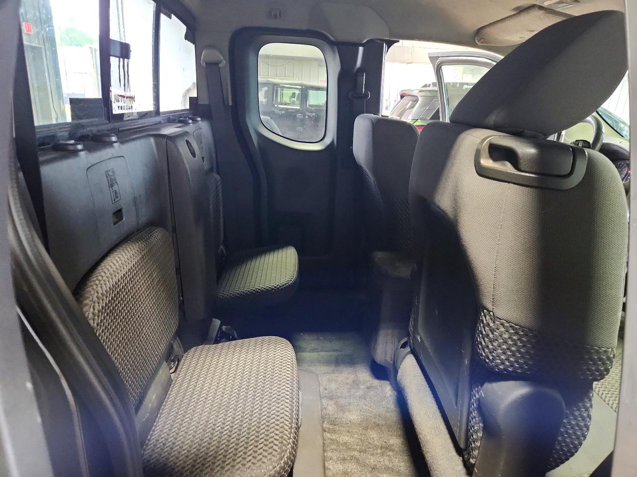 Nissan Frontier S