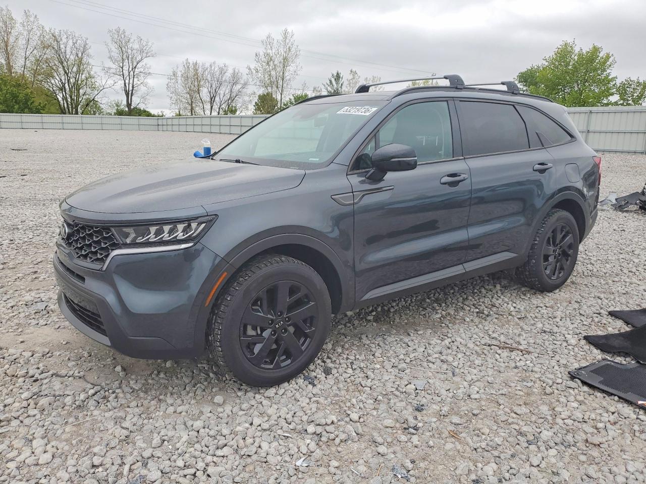 Salvage Kia Sorento Image