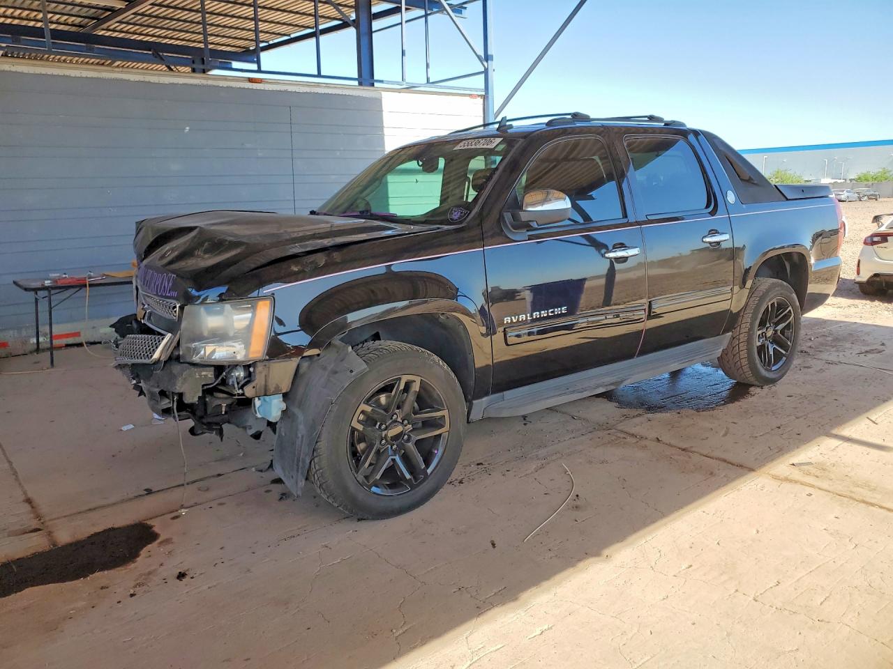 Salvage Chevrolet Avalanche Image