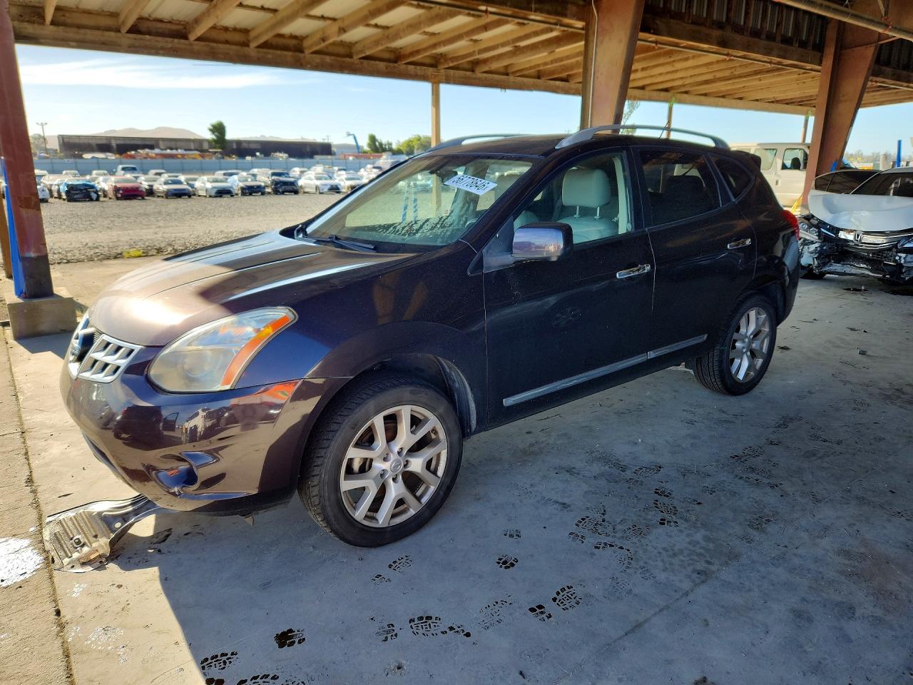 Salvage Nissan Rogue Image