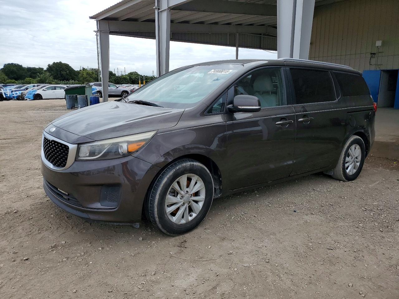 Salvage Kia Sedona Image