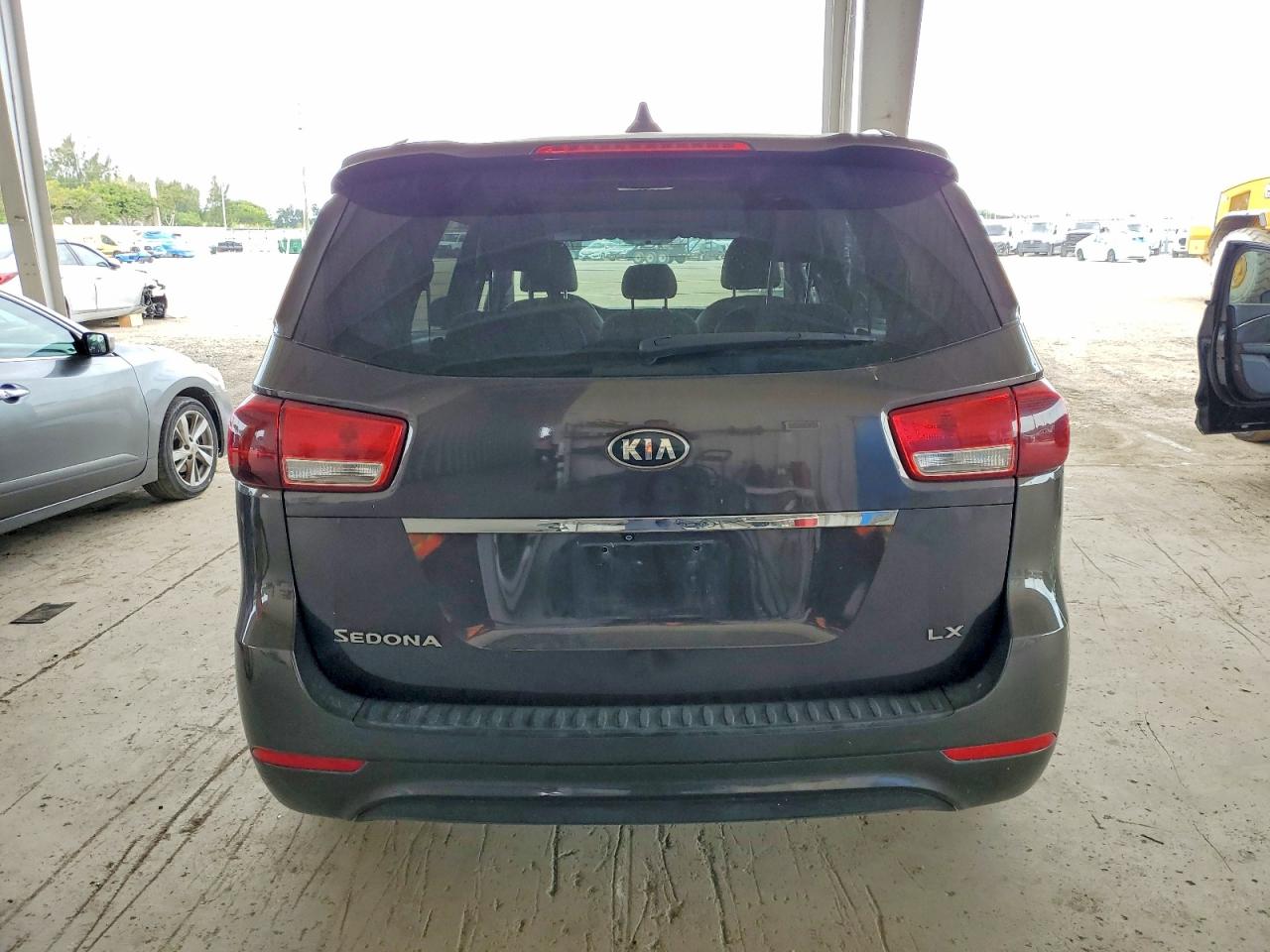 Kia Sedona Lx