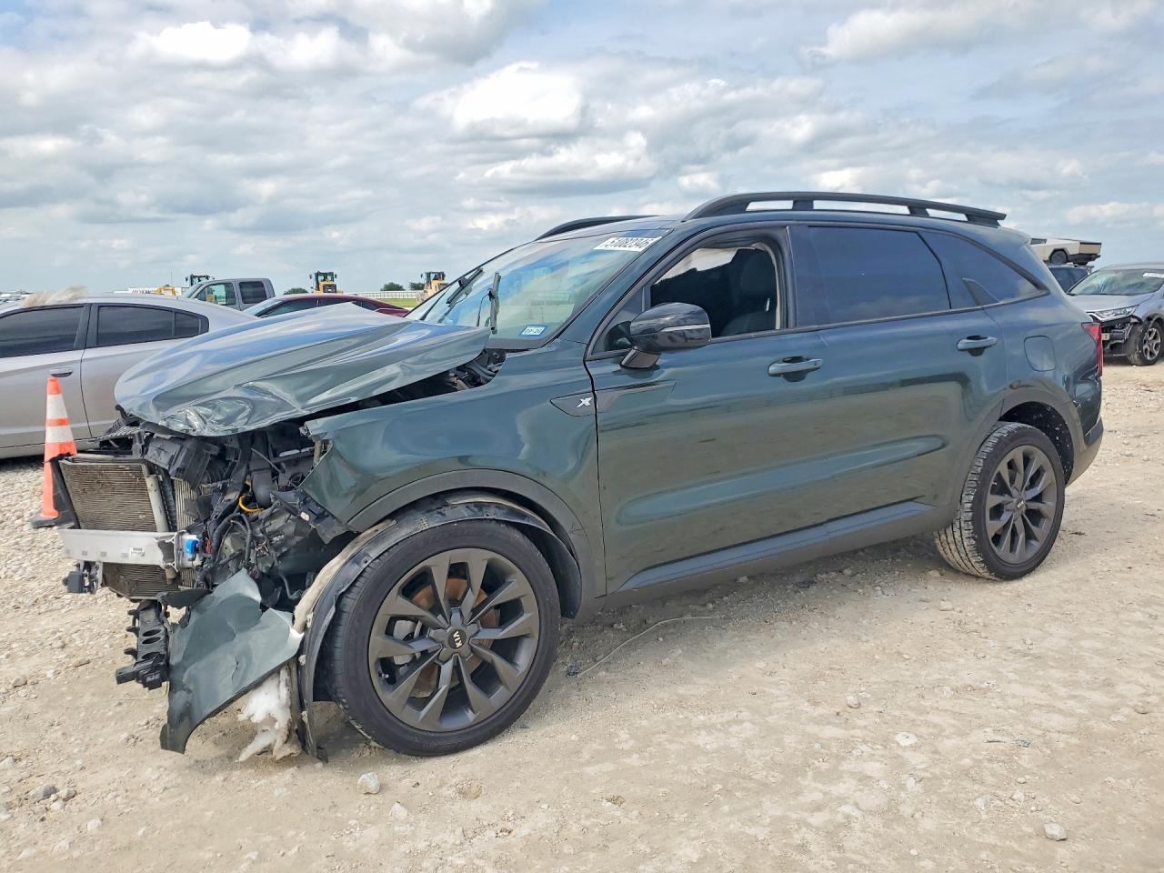 Salvage Kia Sorento Image