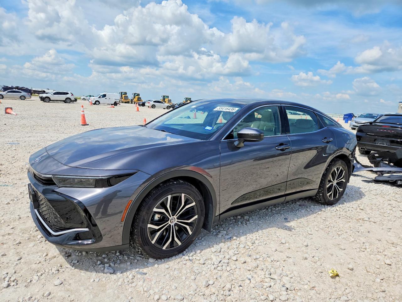 Salvage Toyota Crown Image