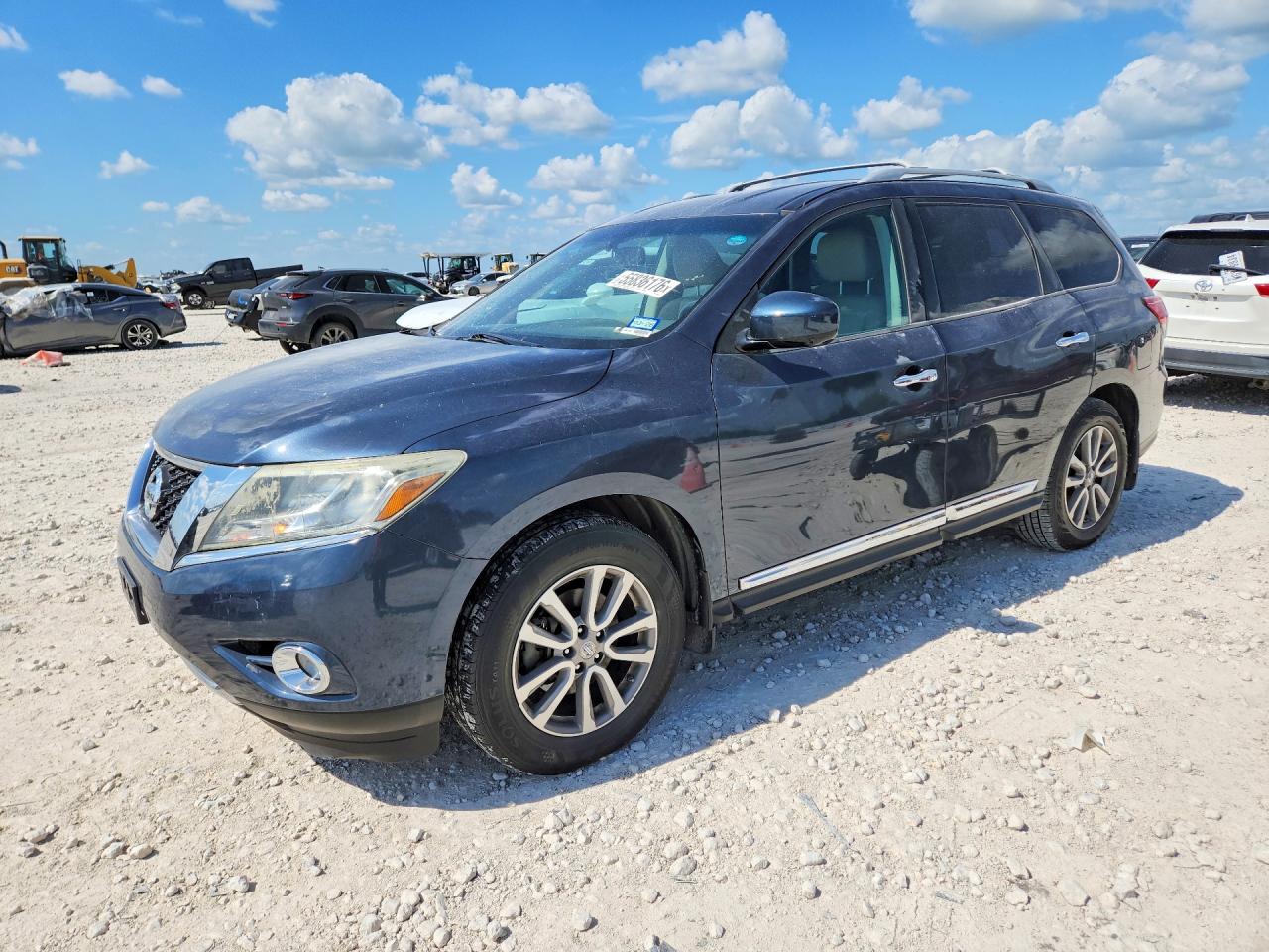 Salvage Nissan Pathfinder Image