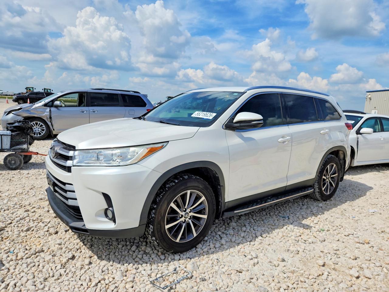 Salvage Toyota Highlander Image