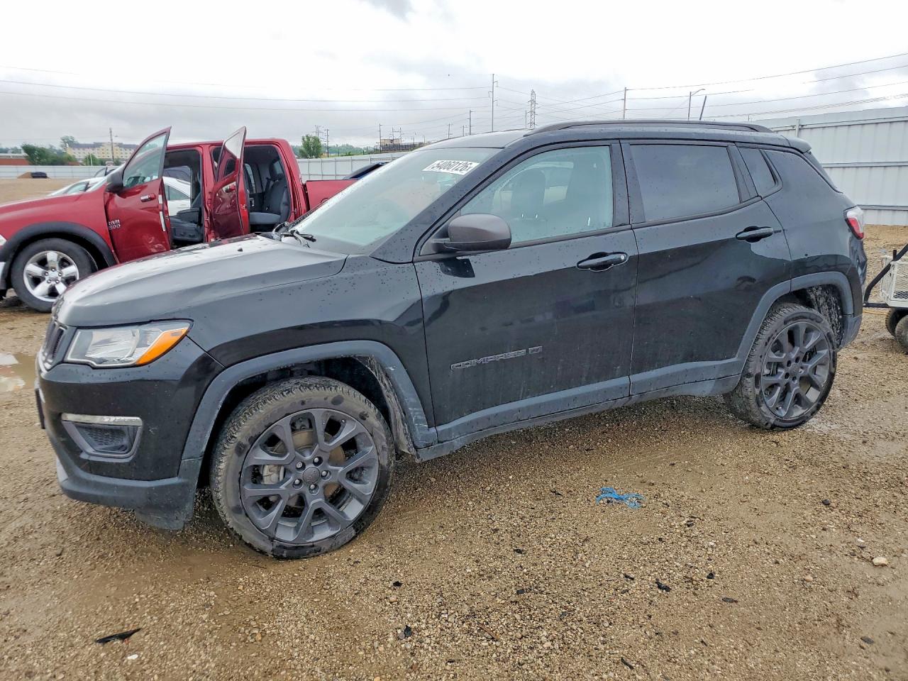 Salvage Jeep Compass Image