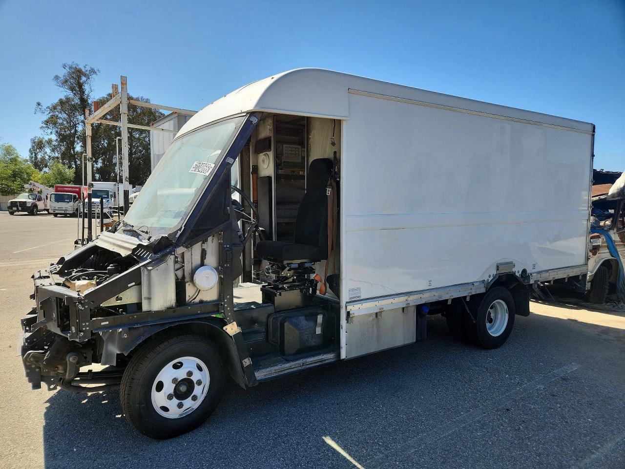 Salvage Isuzu Npr Image