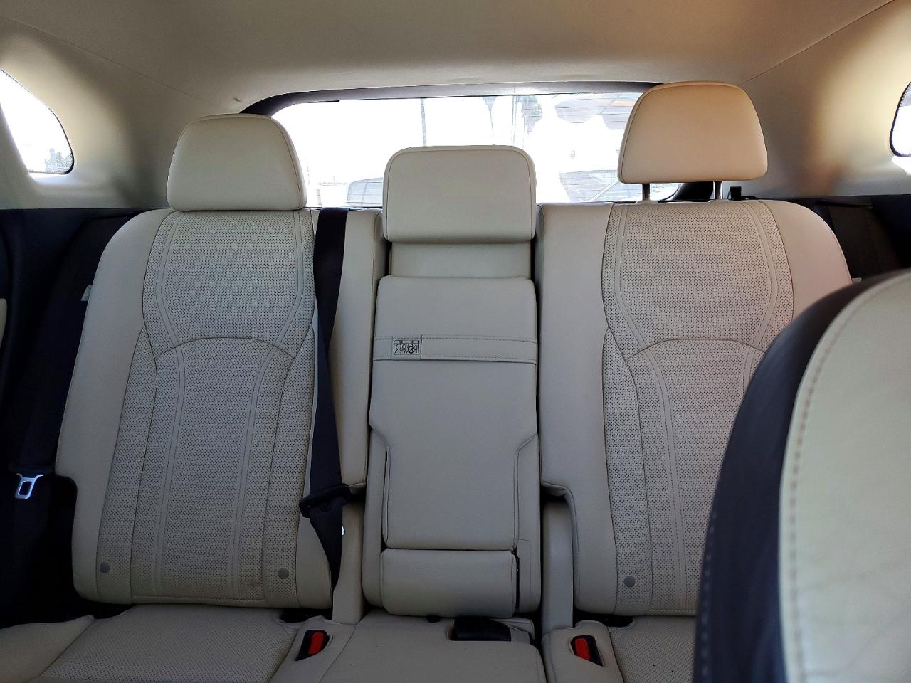 Lexus RX Base