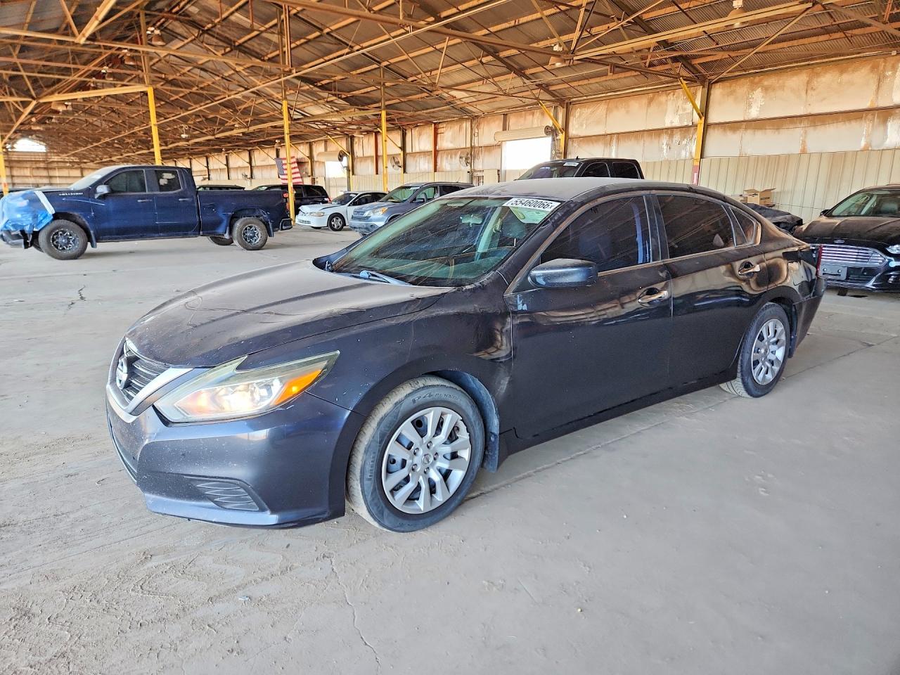 Salvage Nissan Altima Image