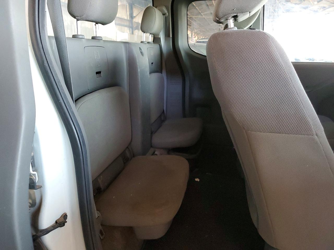 Nissan Frontier S