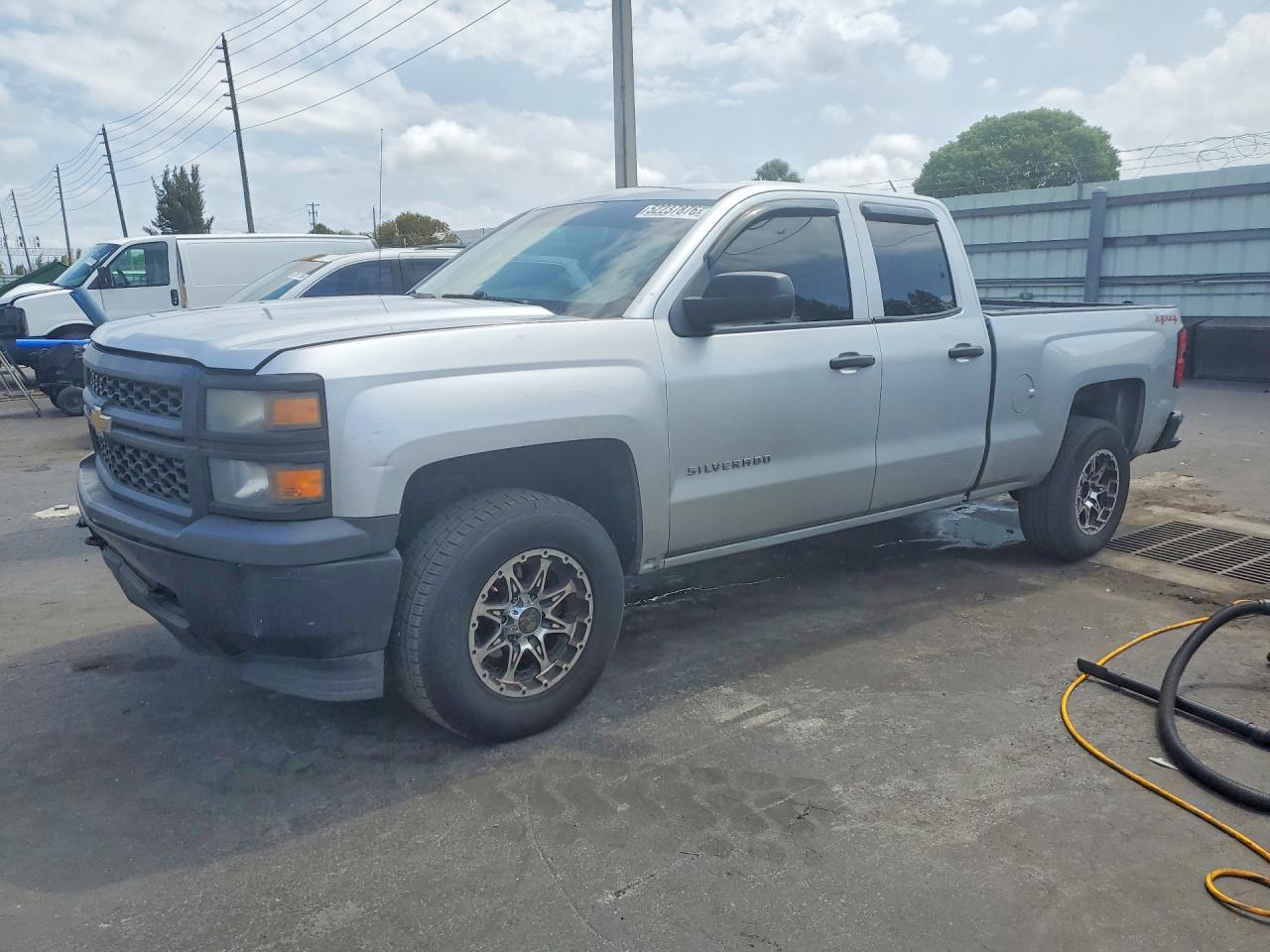 Salvage Chevrolet Silverado Image